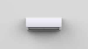 Climatiseur mural blanc, unité intérieure moderne avec volets ouverts, sur un mur gris clair.